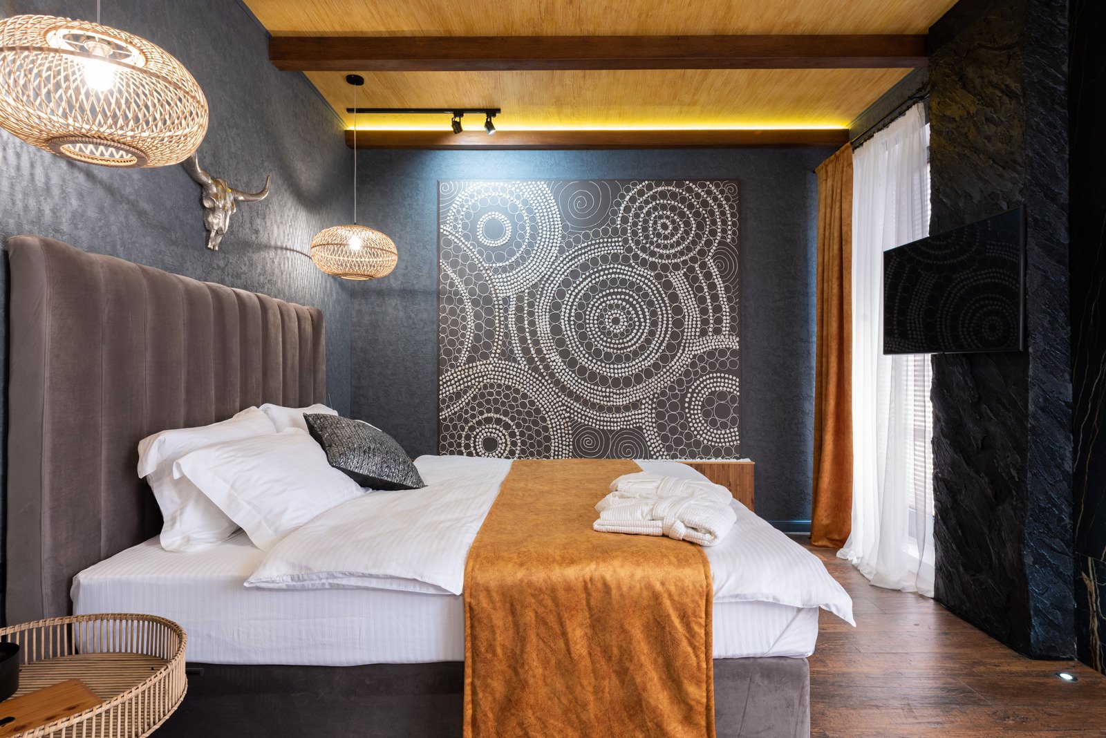 Read more about the article Jakie wybrać łóżko tapicerowane czy drewniane?