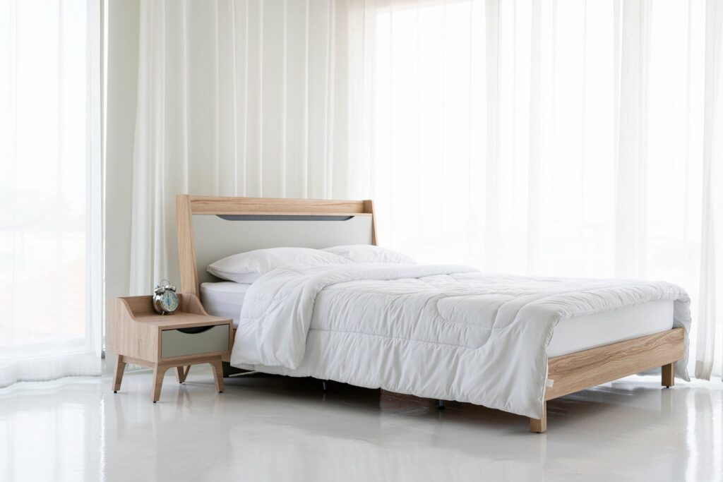 łóżko drewniane z materacem 